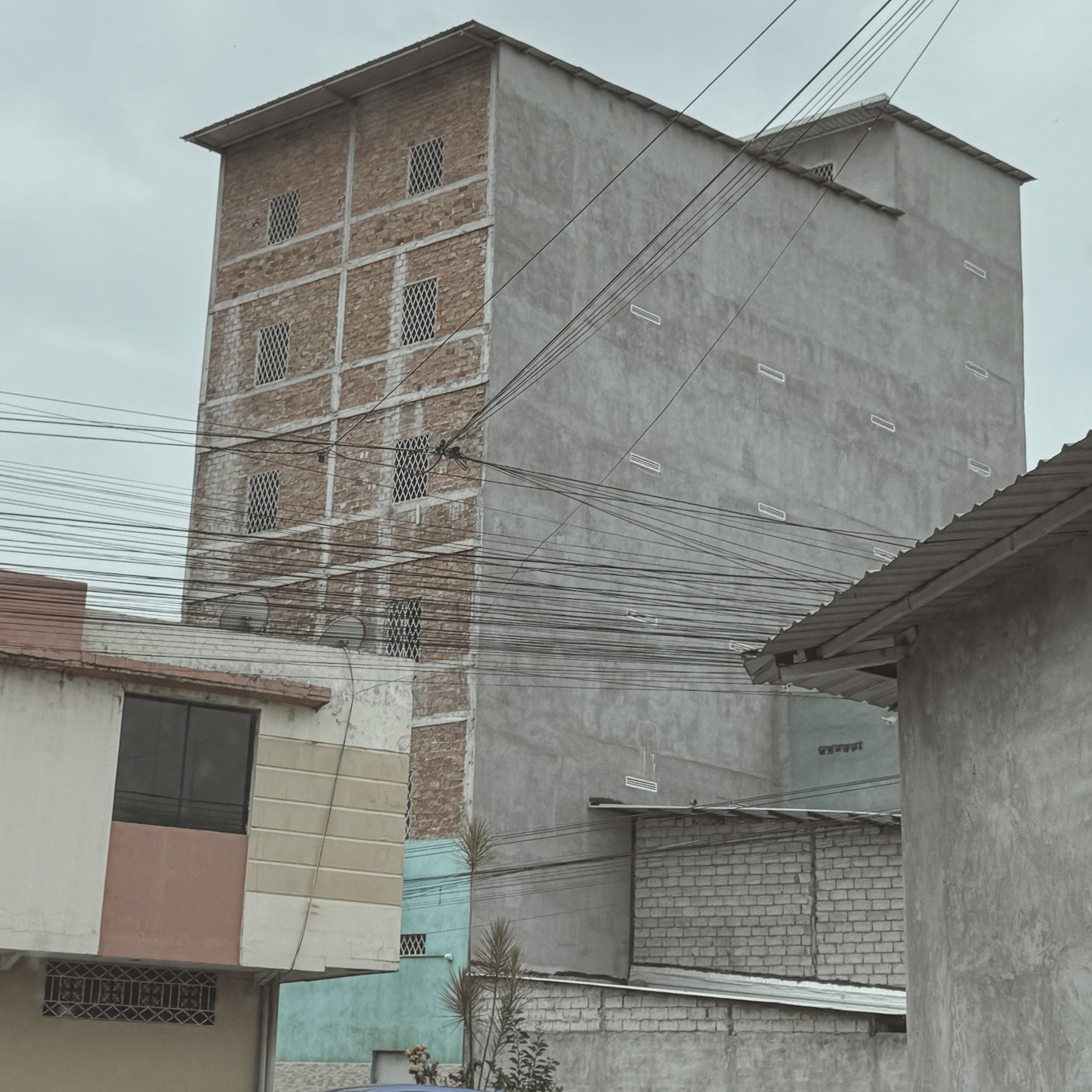 Torre de Bodega Vertical, obra terminada — JKASG, Milagro